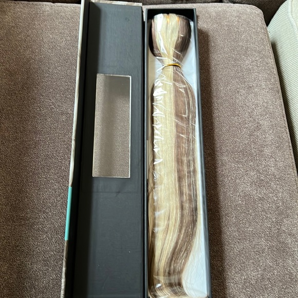 #4/613- NEW- Beyond the Beauty 100% human hair clip extensions - Picture 1 of 9